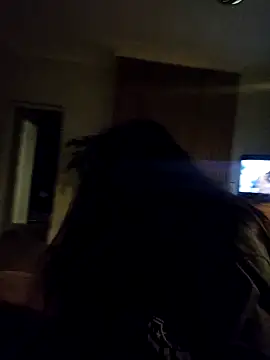 Chloe Beach online show from 03.21.25