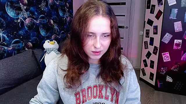 Snapshot of BarbiePieer chatting on 10.15.25 BarbiePieer online show from 10.15.25