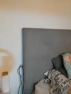 Snapshot of Elowyn chatting on 09.10.25 Elowyn online show from 09.10.25