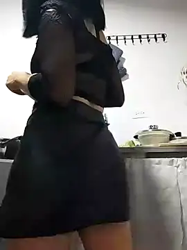 Snapshot of Elowyn chatting on 10.04.25 Elowyn online show from 10.04.25