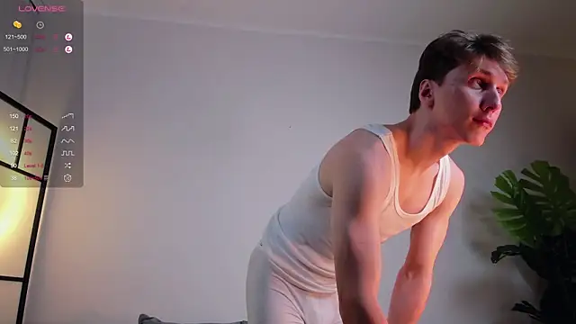 Snapshot of Adrian_Dee chatting on 10.10.25 Adrian Dee online show from 10.10.25