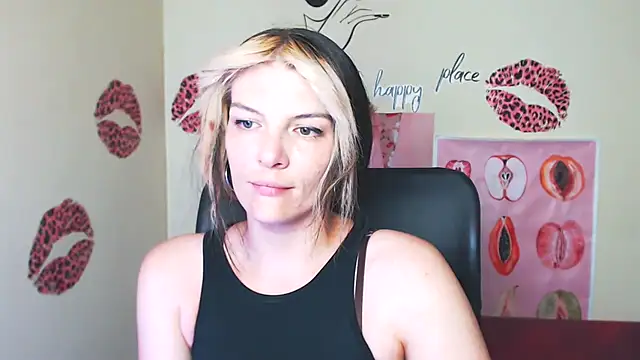 Snapshot of VanessaRey_ chatting on 06.26.26 VanessaRey online show from 06.26.26
