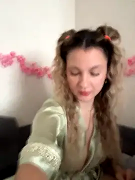 mollygirll online show from 10.16.25