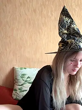 mollygirll online show from 10.29.25