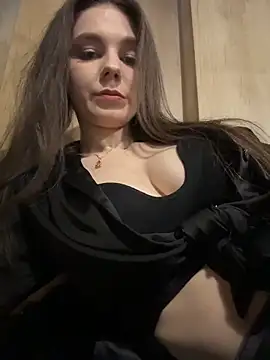 Snapshot of MilaBee chatting on 02.16.26 MilaBee online show from 02.16.26