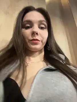 Snapshot of MilaBee chatting on 02.24.26 MilaBee online show from 02.24.26