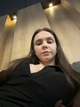 Snapshot of MilaBee chatting on 03.02.26 MilaBee online show from 03.02.26