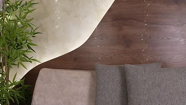 mia lacy  online show from 12.18.25