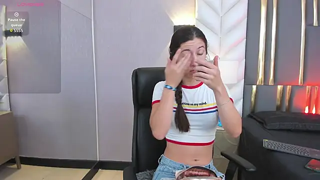 SaraJonness online show from 10.07.25