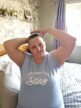 MissQueenBeex online show from 02.24.26