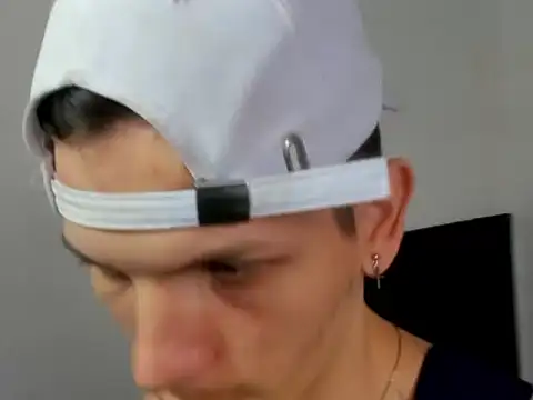 Snapshot of kevinkewman chatting on 10.01.25 kevinkewman online show from 10.01.25