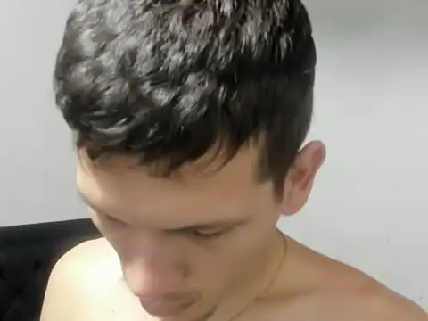 Snapshot of kevinkewman chatting on 10.09.25 kevinkewman online show from 10.09.25