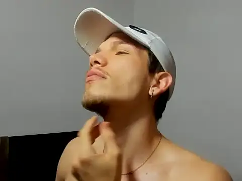 Snapshot of kevinkewman chatting on 10.16.25 kevinkewman online show from 10.16.25