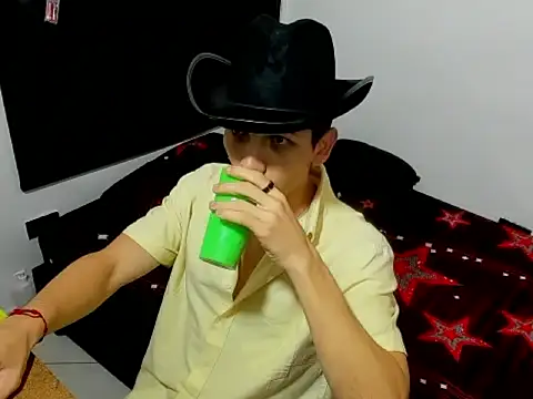 Snapshot of kevinkewman chatting on 10.25.25 kevinkewman online show from 10.25.25