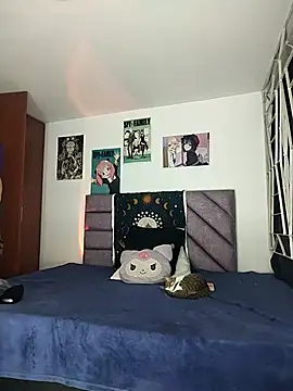 KARINNA  RAVEN online show from 10.18.25