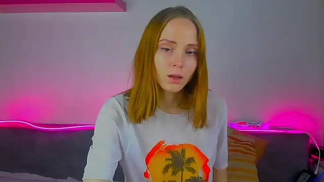 Snapshot of Gina_lovelyy chatting on 10.10.25 Gina lovelyy online show from 10.10.25