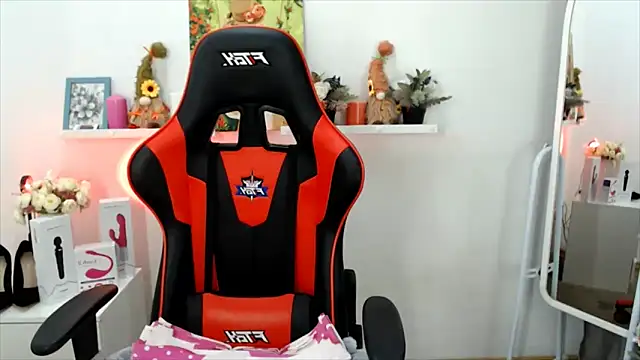 Lucky Lana online show from 11.24.25