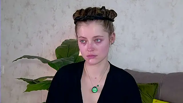 AshleyD  online show from 10.04.25