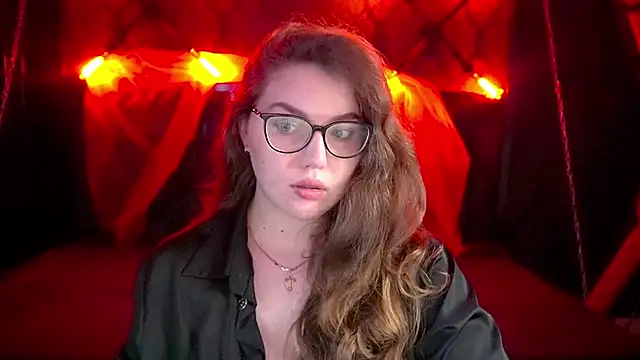 LuxSopphia online show from 11.08.25