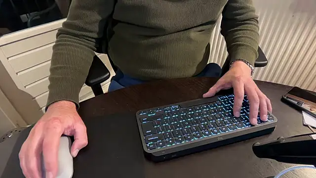 Snapshot of MaxiDimi chatting on 10.30.25 MaxiDimi online show from 10.30.25