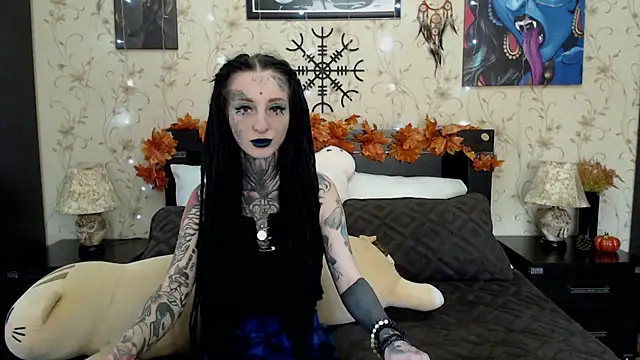 Snapshot of Velvetbat chatting on 10.03.25 Velvetbat online show from 10.03.25