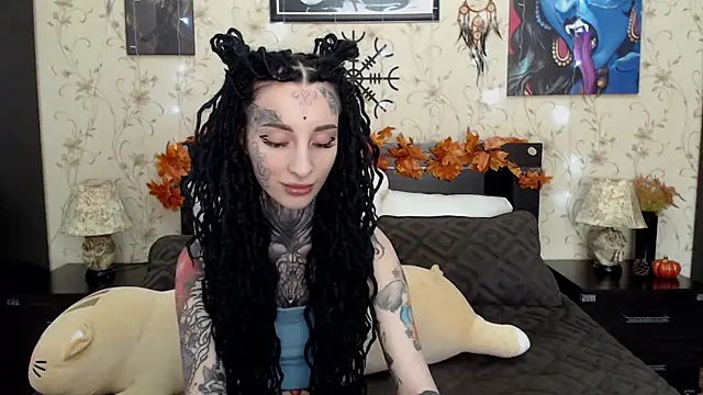 Snapshot of Velvetbat chatting on 10.13.25 Velvetbat online show from 10.13.25