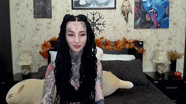 Snapshot of Velvetbat chatting on 10.16.25 Velvetbat online show from 10.16.25