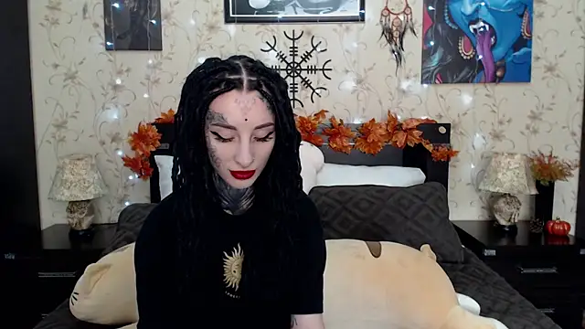 Snapshot of Velvetbat chatting on 10.18.25 Velvetbat online show from 10.18.25