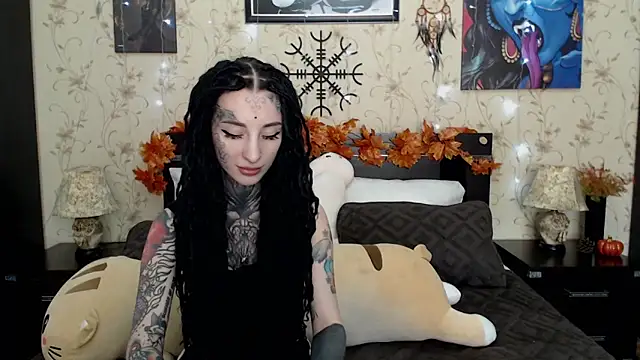 Snapshot of Velvetbat chatting on 10.27.25 Velvetbat online show from 10.27.25