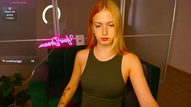 Snapshot of MirandaMayers chatting on 09.29.25 MirandaMayers online show from 09.29.25