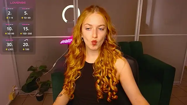 Snapshot of MirandaMayers chatting on 10.07.25 MirandaMayers online show from 10.07.25