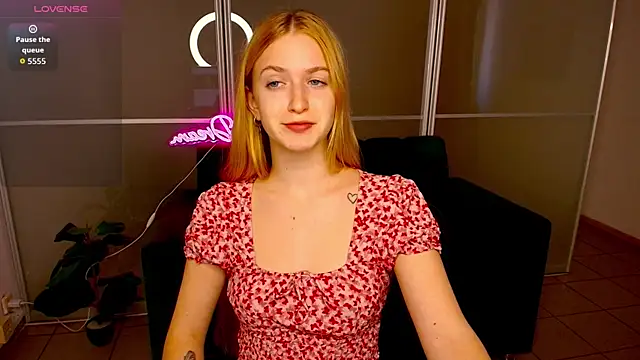 Snapshot of MirandaMayers chatting on 10.15.25 MirandaMayers online show from 10.15.25