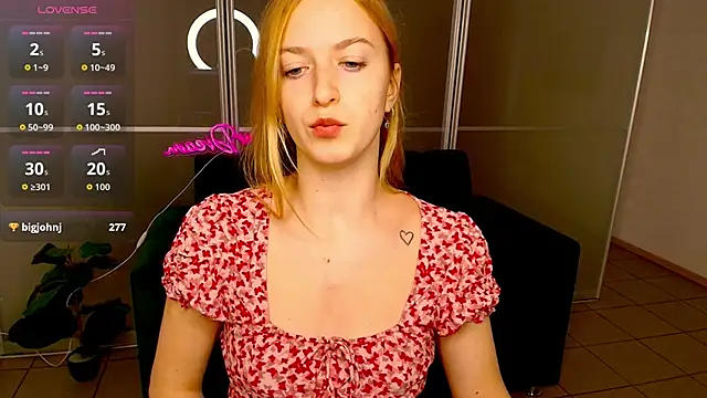 Snapshot of MirandaMayers chatting on 10.17.25 MirandaMayers online show from 10.17.25