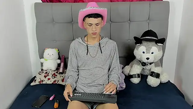 Snapshot of jeims_hotboy chatting on 07.04.26 jeims hotboy online show from 07.04.26