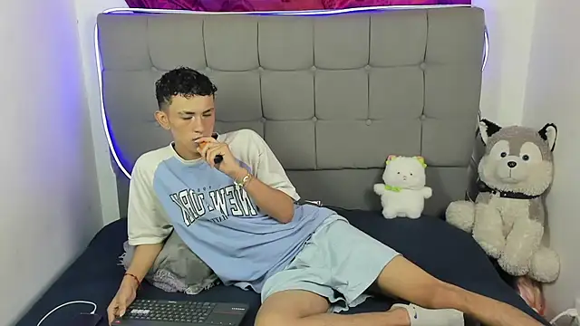 Snapshot of jeims_hotboy chatting on 07.10.26 jeims hotboy online show from 07.10.26
