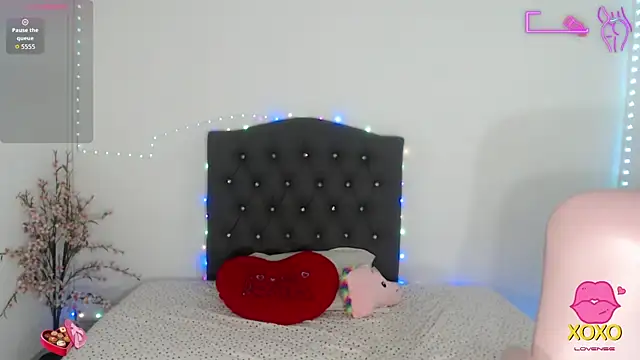 Snapshot of kitty_girl__ chatting on 09.23.25 kitty girl online show from 09.23.25