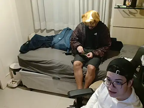 Snapshot of TimiidoSP011 chatting on 11.08.25 TimiidoSP011 online show from 11.08.25