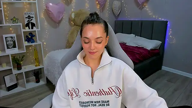 MelanieAlves online show from 03.04.26