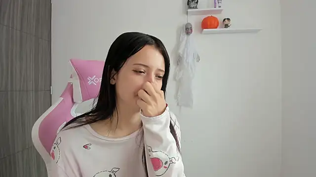 Snapshot of ImBunnyNova chatting on 10.14.25 ImBunnyNova online show from 10.14.25