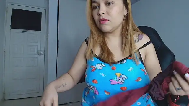 lovehotpink online show from 12.21.25