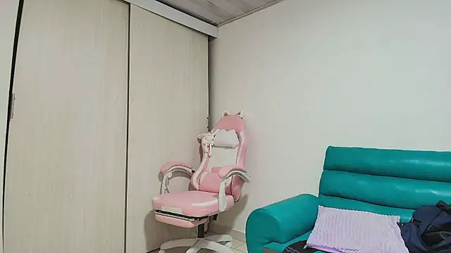 lovehotpink online show from 01.12.26