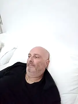 Alexis Bull online show from 10.04.25