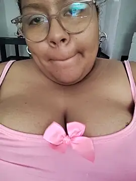 Snapshot of sheila_ro chatting on 05.19.26 sheila ro online show from 05.19.26