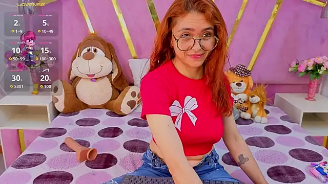 Snapshot of MilleyJones chatting on 10.01.25 MilleyJones online show from 10.01.25