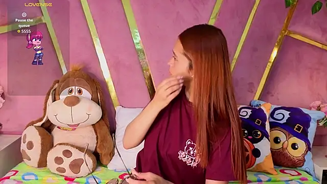 Snapshot of MilleyJones chatting on 10.11.25 MilleyJones online show from 10.11.25