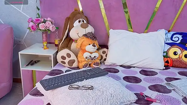 Snapshot of MilleyJones chatting on 10.14.25 MilleyJones online show from 10.14.25