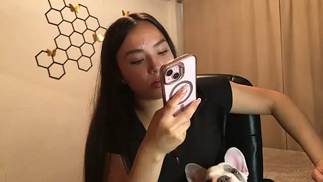 amelia hall online show from 10.04.25