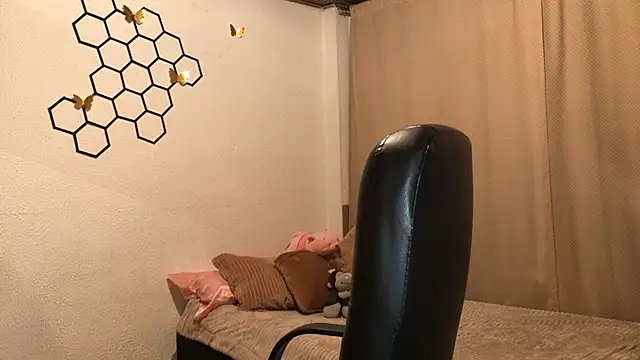 amelia hall online show from 10.07.25