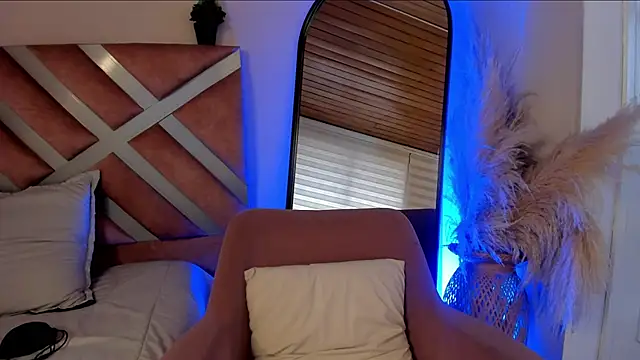 Snapshot of viol_collins__ chatting on 11.01.25 viol collins online show from 11.01.25