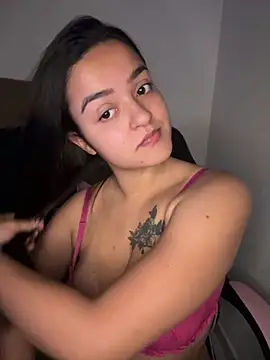 Snapshot of Manu_2002_ chatting on 09.18.25 Manu 2002 online show from 09.18.25